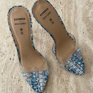EXPRESS x ROCKY BARNES patterned heels
